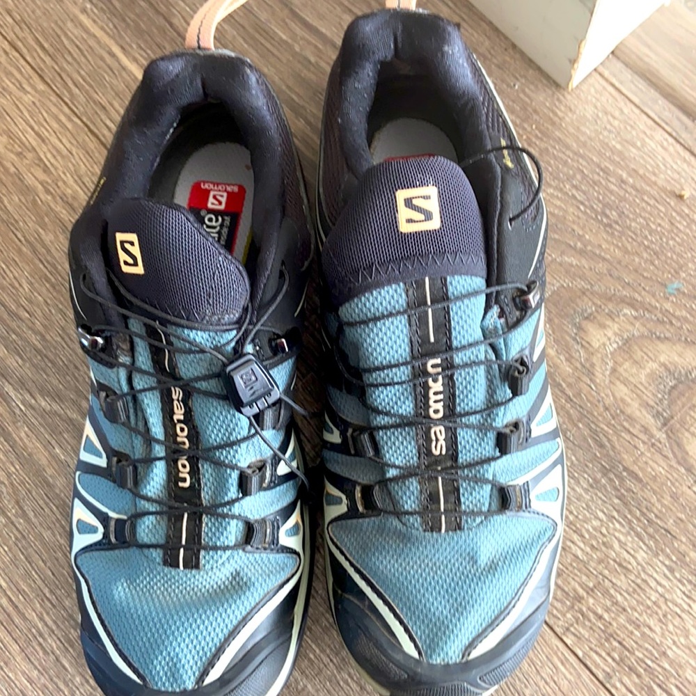 Salomon hiking shoes.  Size 6